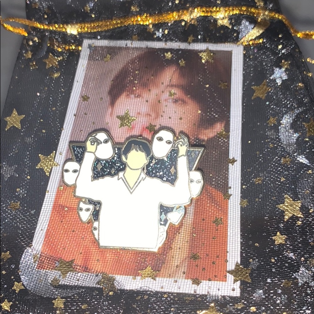 taehyung singularity pin [ A GRADE ]